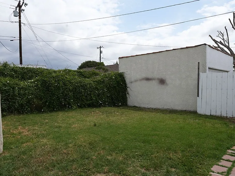 8019 8049 1/2 Alameda St — Photo 24