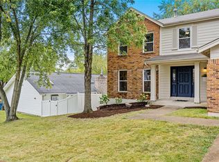 1015 Hollyleaf Ct, Ballwin, MO 63021