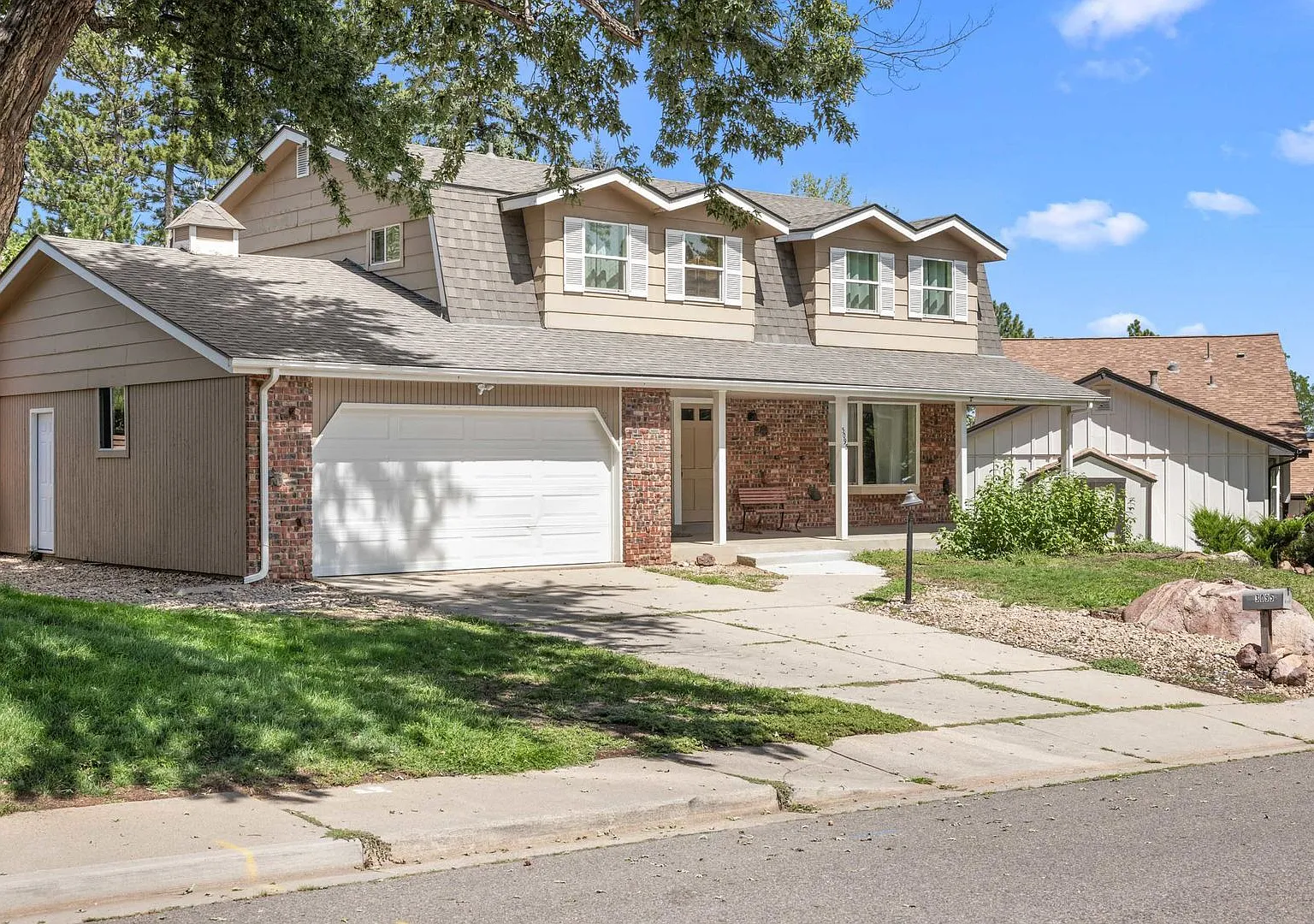 Spacious 4 bed, 2.5 bath Upper Table Mesa Abode - Available NOW! — Photo 1