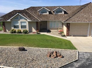 241 Lookout Point Dr, Selah, WA 98942