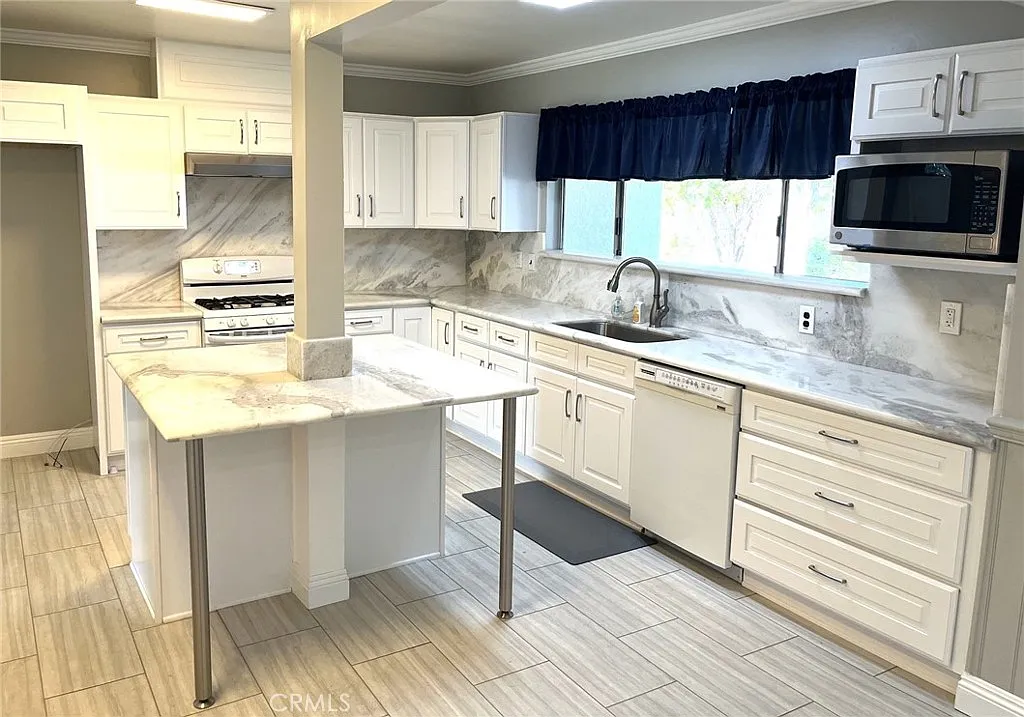 3 bed, 1562 sqft, $4,100 — Photo 2