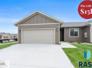 523 Brookside Pl, Harrisburg, SD 57032