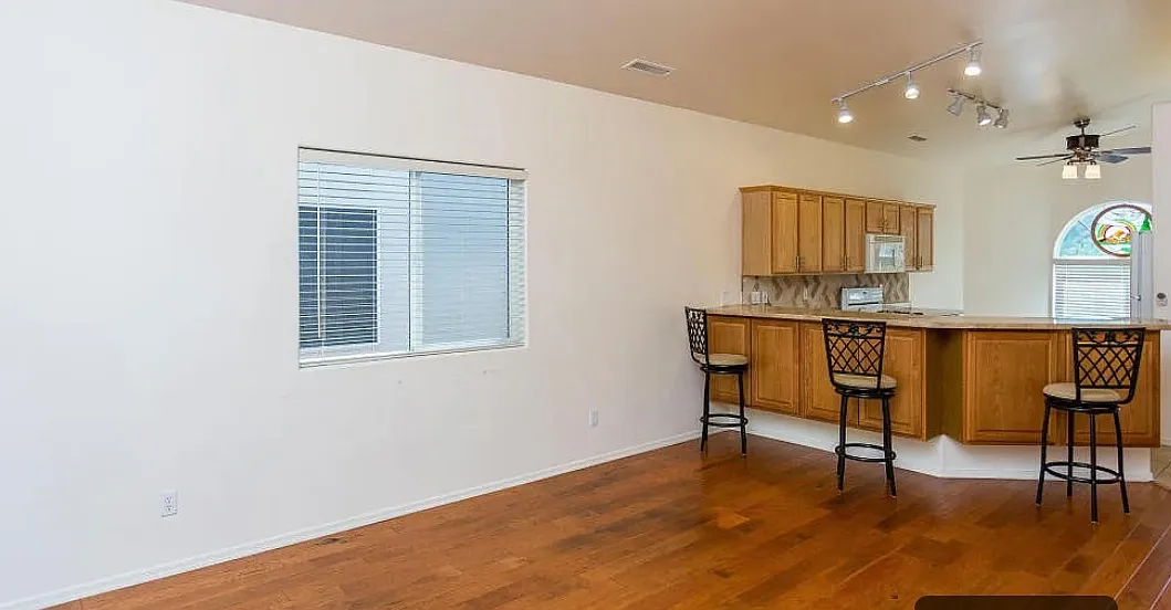 3 bed, 1529 sqft, $2,000 — Photo 2