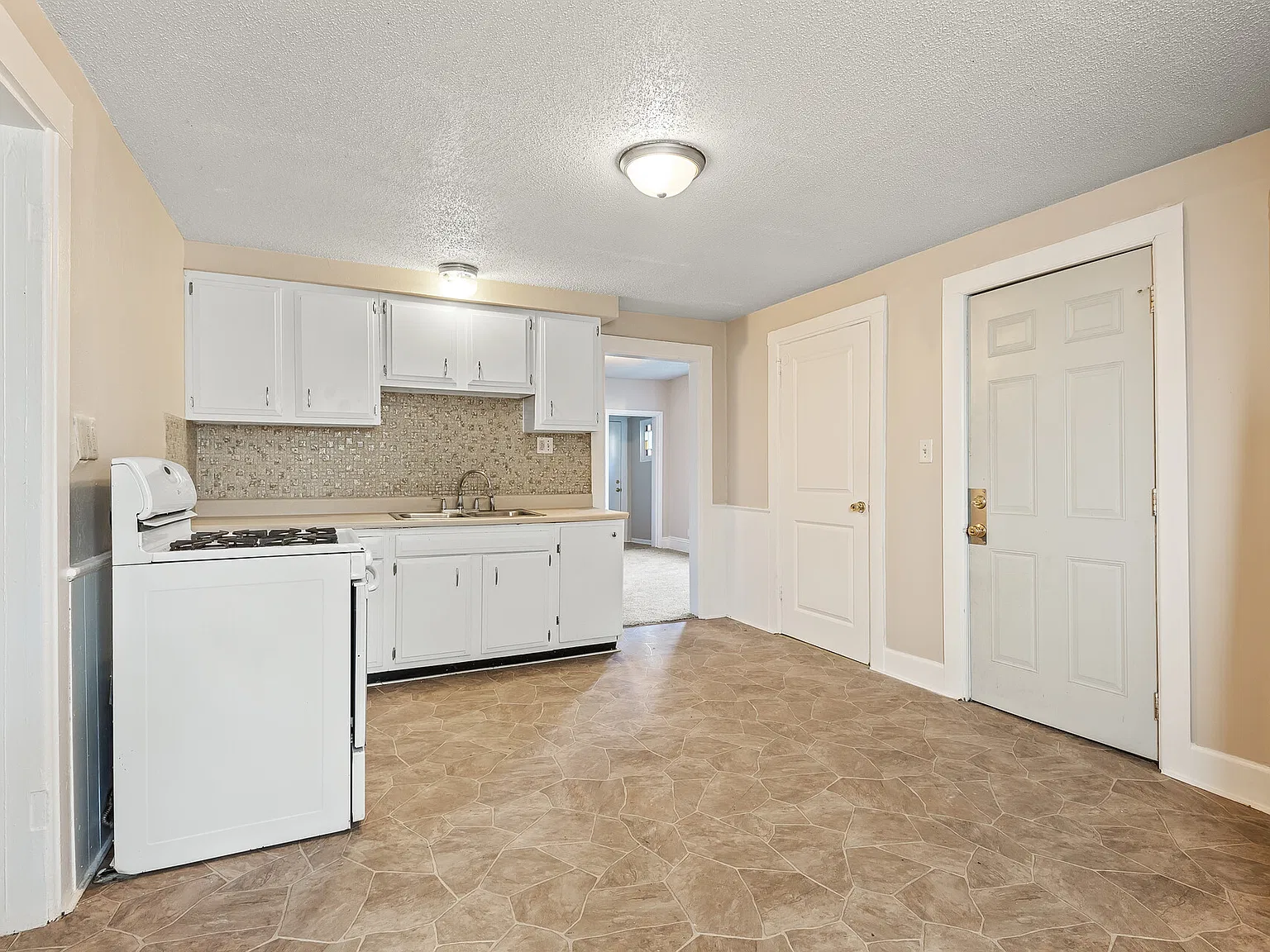 2 bed, 1150 sqft, $1,525 — Photo 4