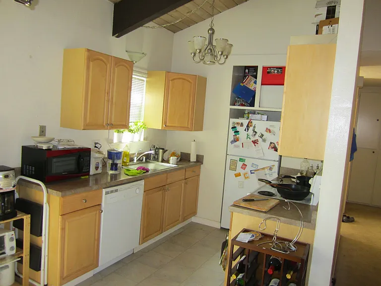 852 Division St #10 — Photo 10