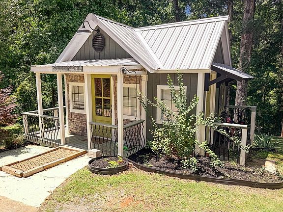 2nd image of 213 Old Marietta Rd