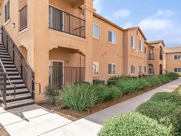 Axis at Compass Pointe — Photo 28