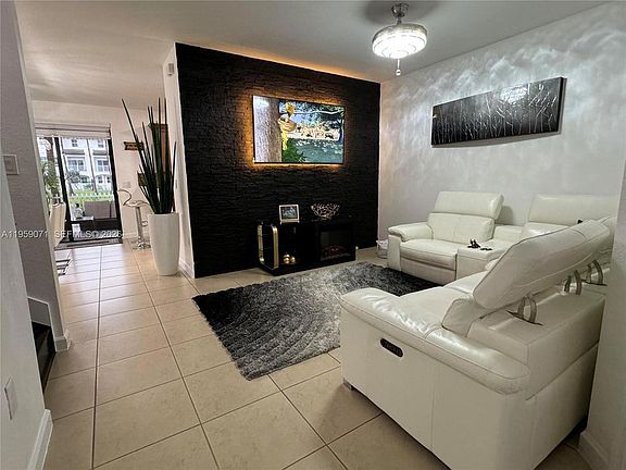 5th image of 8905 NW 98th Ave #905