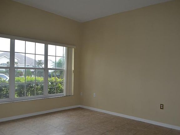 4th image of 551 Brighton Ct
