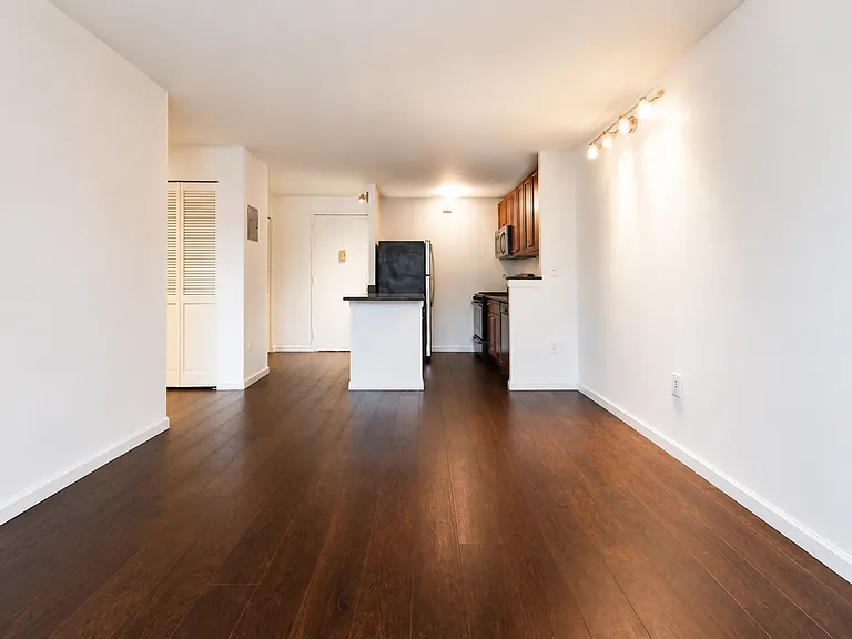 829 Greenwood Ave #3G — Photo 5