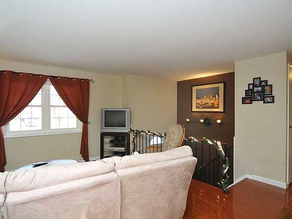 5th image of 205 Cottonwood Dr