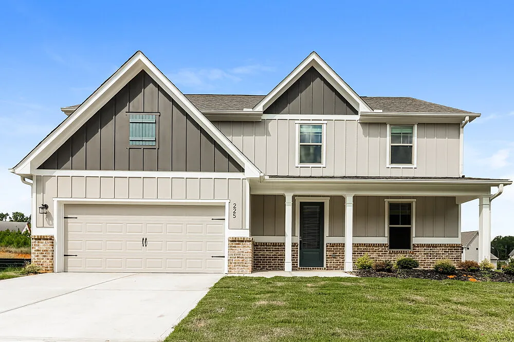 5 bed, 2.5 bath, 2623 sqft, $2,495 — Photo 1