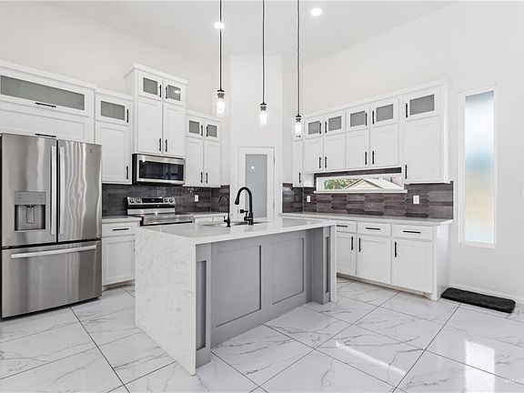 3rd image of 5519 N Chula Vista St