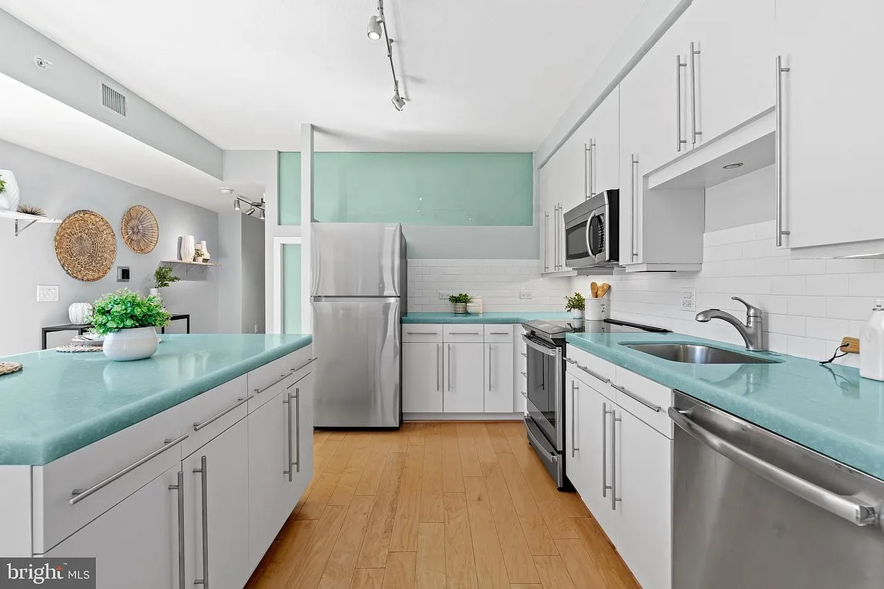1 bed, 868 sqft, $3,500 — Photo 3