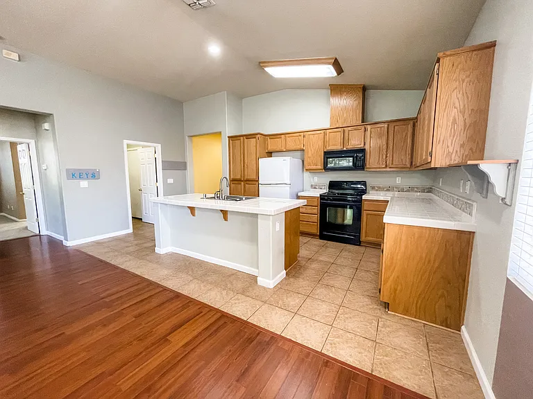 1837 Boardwalk Dr — Photo 5
