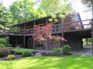32 Hilton Rd, Phoenix, NY 13135
