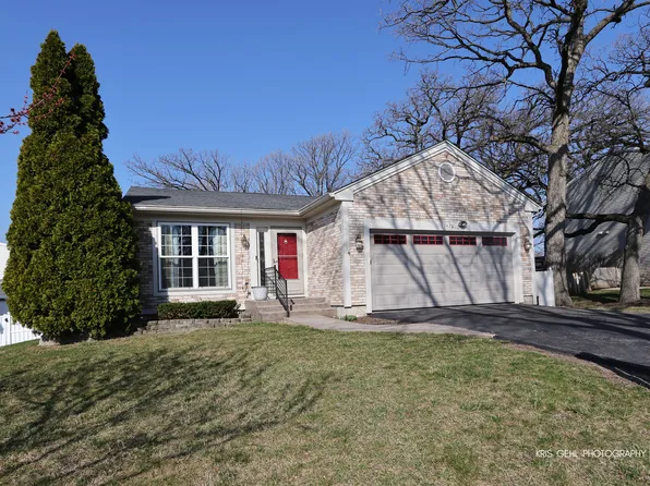 2428 Bridle Cir, Round Lake Beach, IL 60073