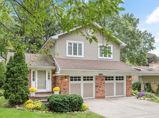 2035 Devonshire Rd, Bloomfield Hills, MI 48302