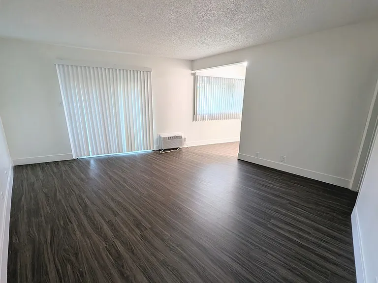 Plaza Apartments — Photo 13