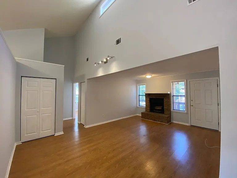 3154 Folsom Rd — Photo 5