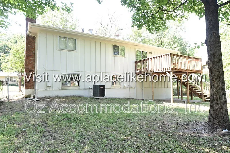3 bed, 2.0 bath, 1400 sqft, $1,995 — Photo 3
