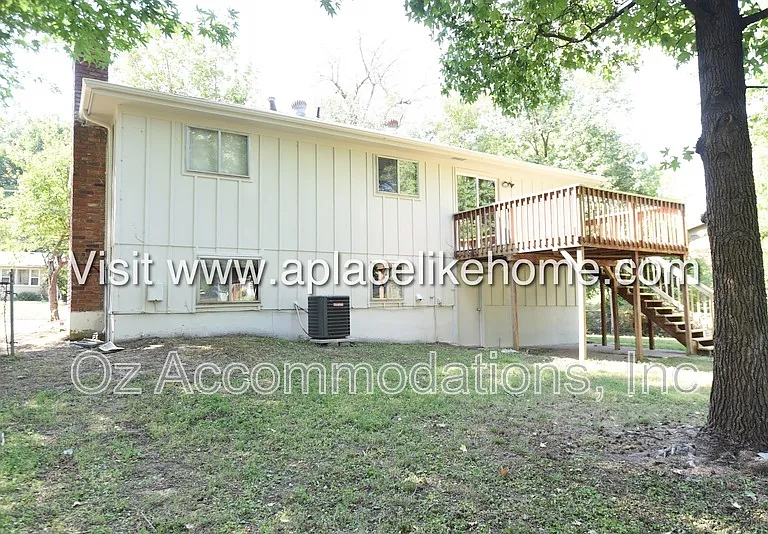 5521 Perry Ln — Photo 4
