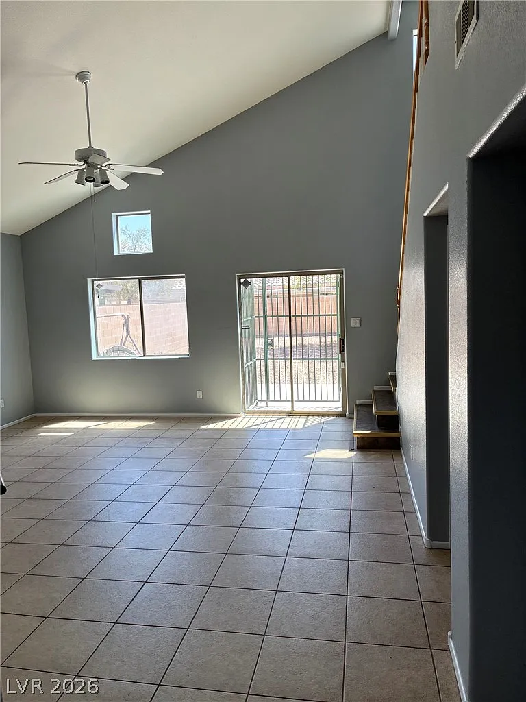 3 bed, 2.0 bath, 1851 sqft, $1,950 — Photo 2