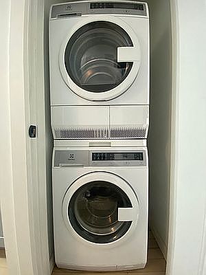 3rd image of 114 Bedford Ave APT 2R