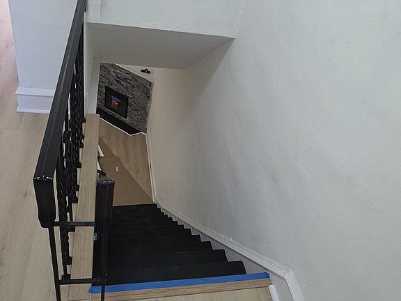 5th image of 1127 Overington St