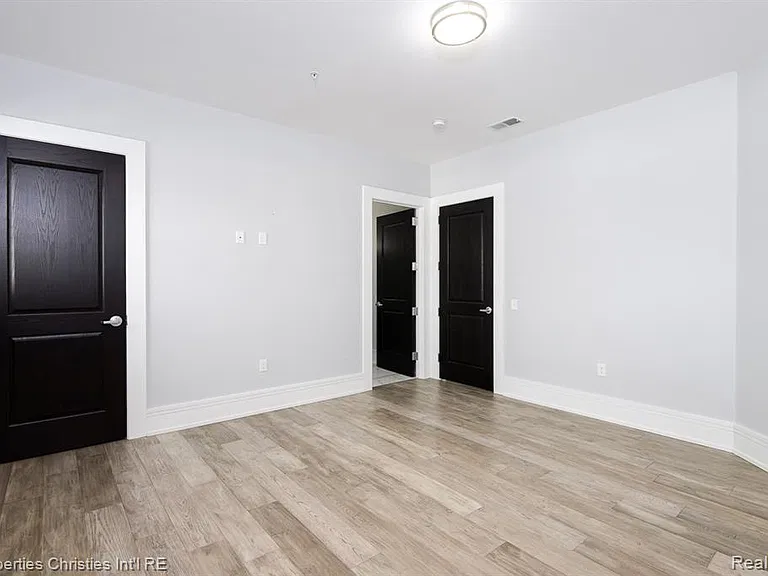 32686 Woodward Ave #E — Photo 20