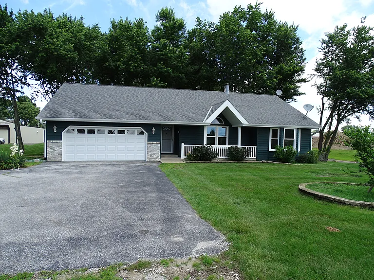 1061 Morthland Dr — Photo 8