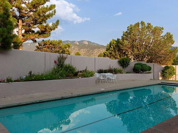 4th image of 1205 Marigold Dr NE
