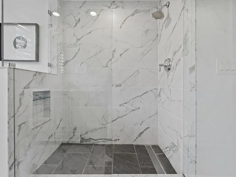 11842 Pebblewood Dr #102 — Photo 3