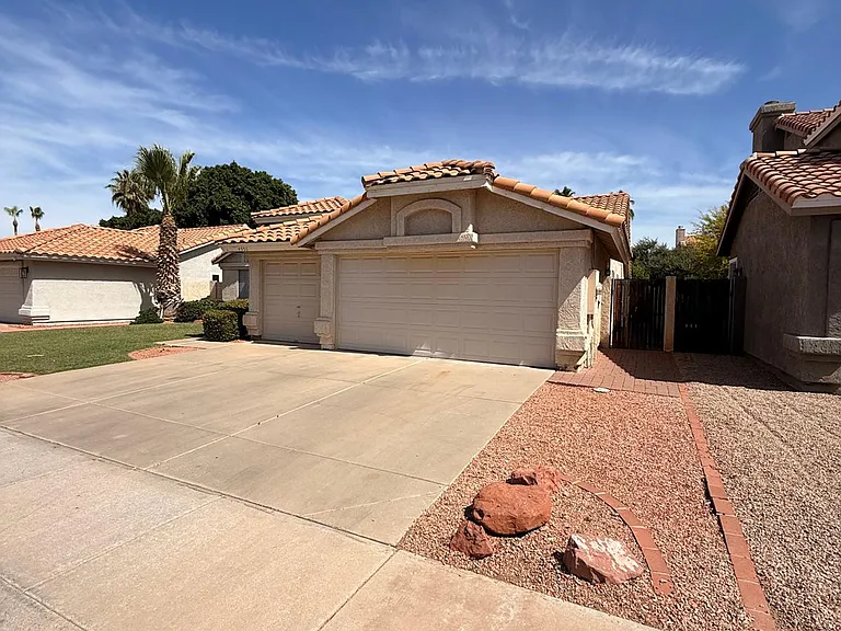 4556 E Charleston Ave — Photo 4