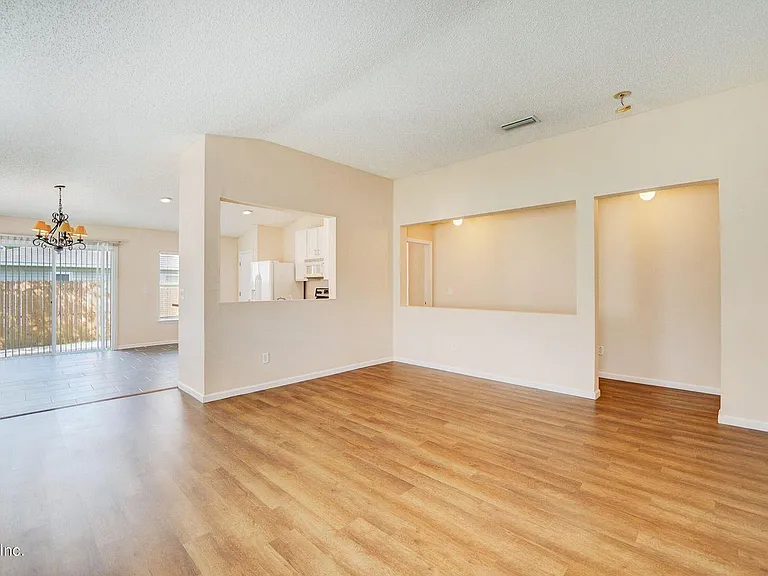 346 Van Gogh Cir — Photo 2