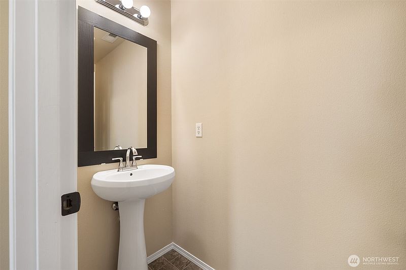 4th image of 4307 Murrelet Avenue SW