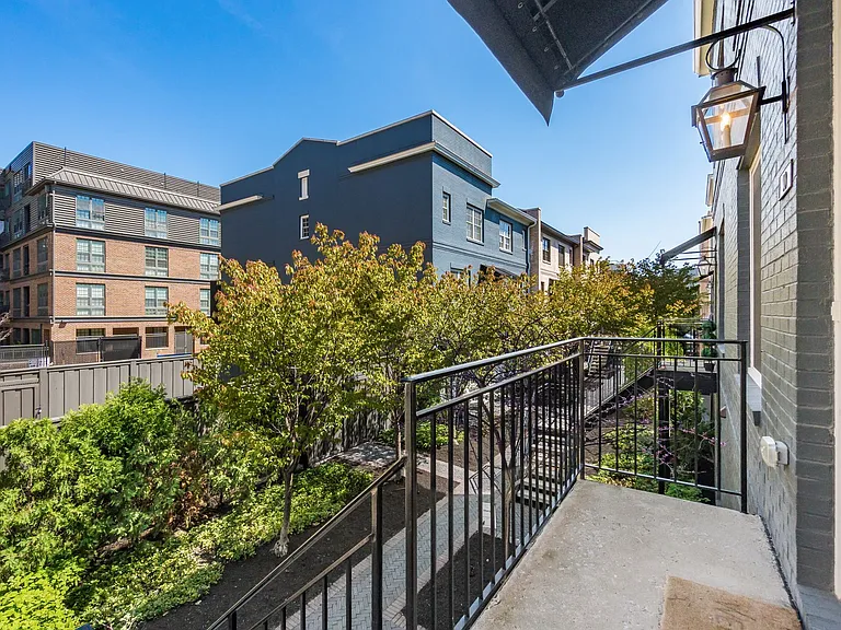 90 Normandy Ave — Photo 1