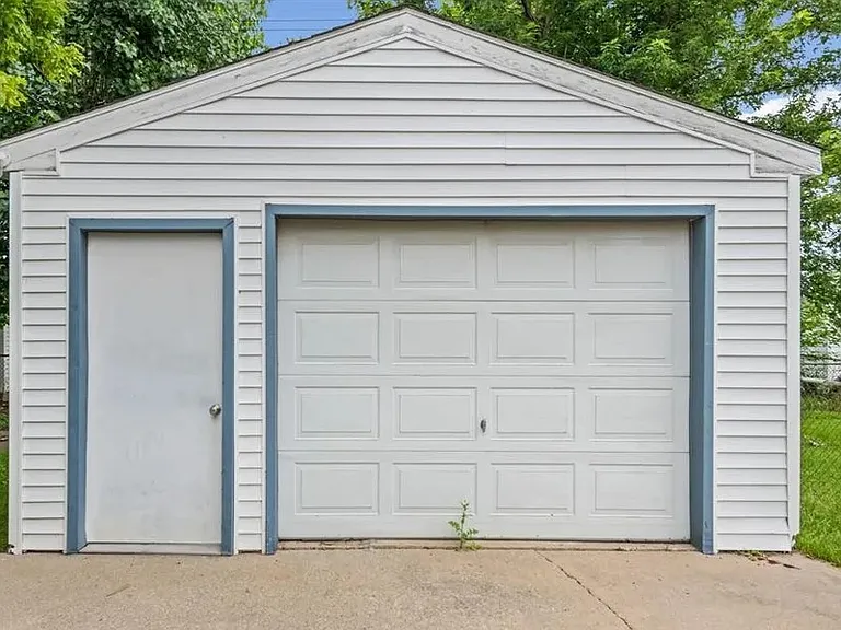 19861 Vermander Ave — Photo 17
