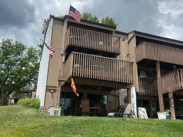 2700 N Shore Dr Unit I9b, Clear Lake, IA 50428