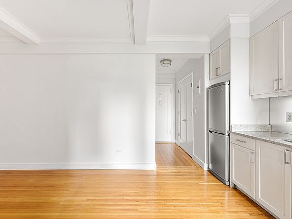 5th image of 210 W 70th St APT 815