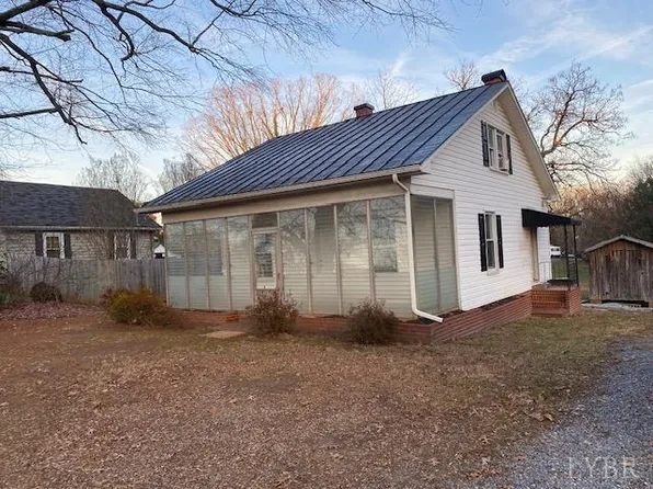 302 Prospect Rd, Hurt, VA 24563