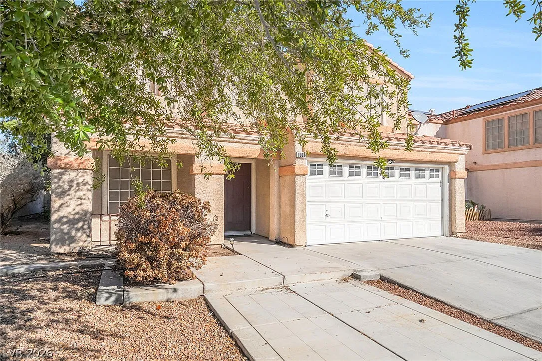 4 bed, 2.5 bath, 2037 sqft, $2,300 — Photo 3