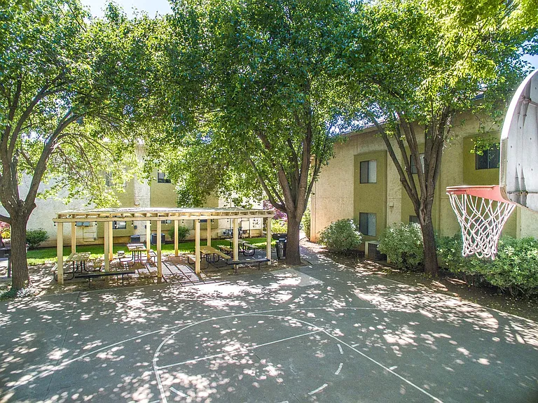 Pomona West Student Apartments — Photo 18