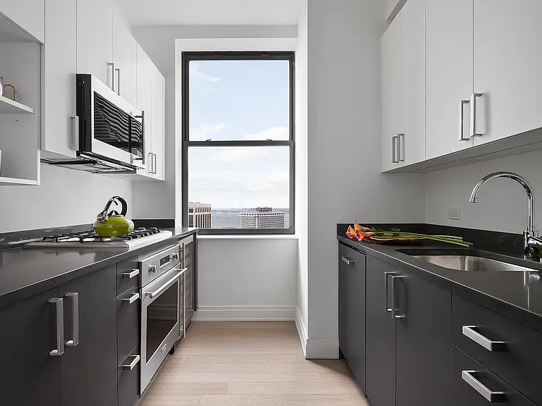 70 Pine St #Penthouse 5902 — Photo 2