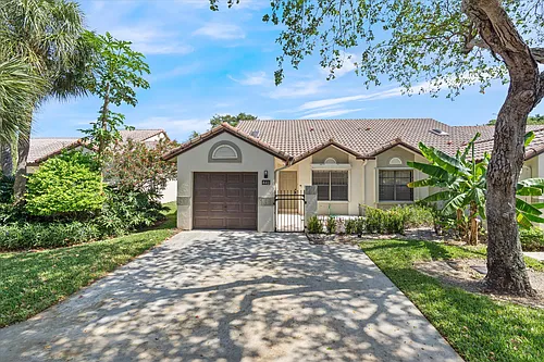 441 Ashwood Pl Photo 1