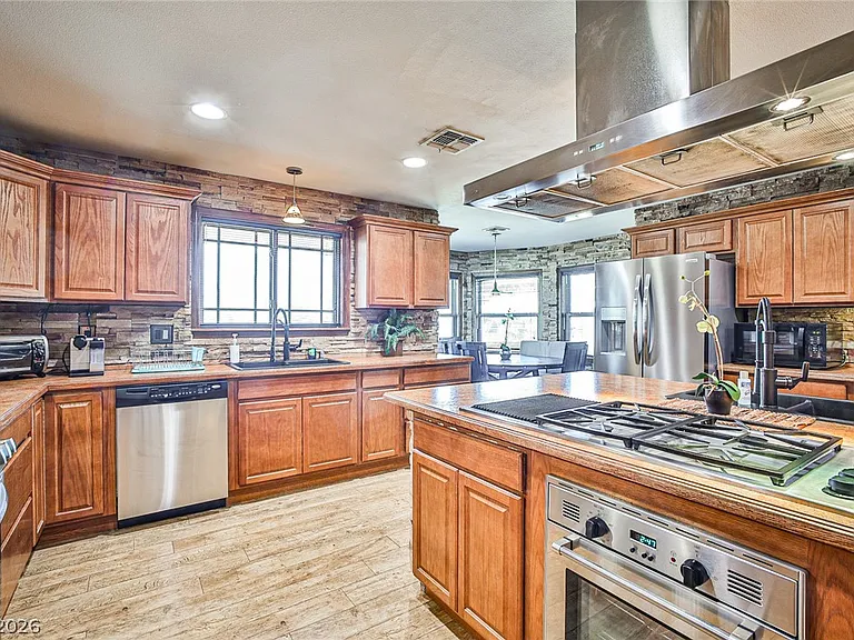 4674 Saddle Pl — Photo 6