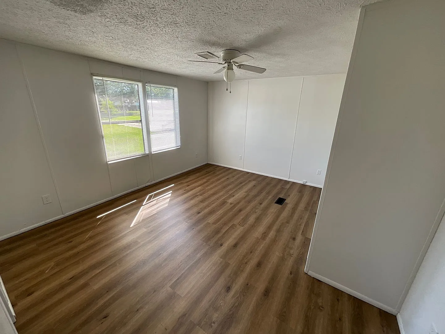 Sweet 2/2 in Quiet Marianna Park — Photo 4