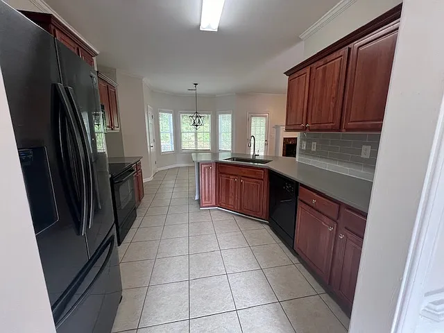 4 bed, 2318 sqft, $2,500 — Photo 4