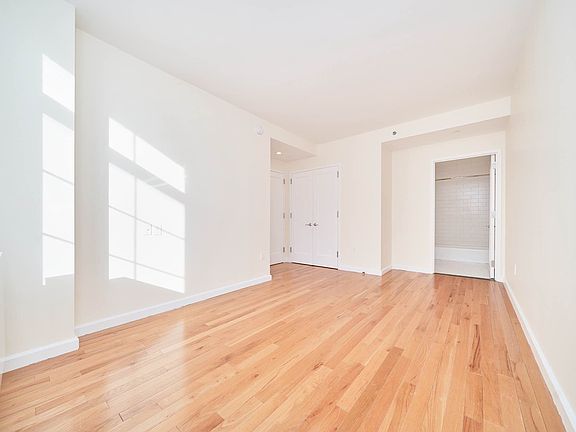 4th image of 2211 3rd Ave #5A