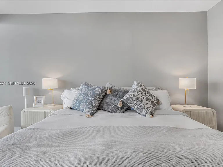 700 NE 24th St #901 — Photo 24